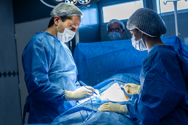 Disposable Surgical Gowns Manufacturer & Supplier | Vench Medical