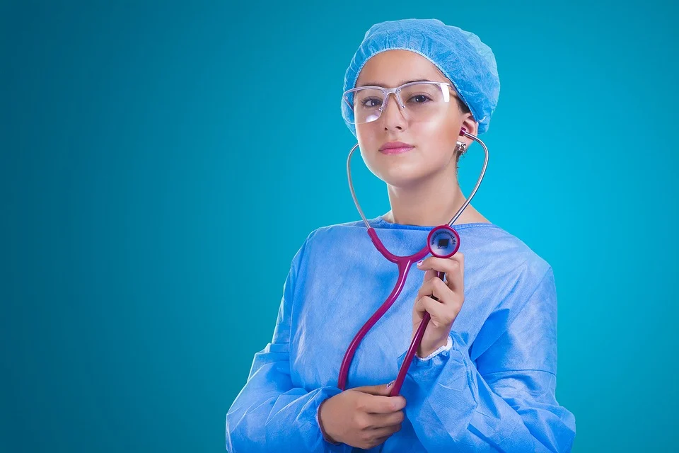How to wear a medical gown