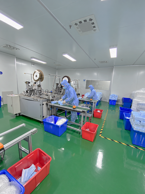 Disposable medical face mask manufacturing and production line in cleanroom